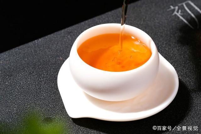 泡完的(de)茶葉還(hái)有(yǒu)什(shén)麽作(zuò)用(yòng)?教你(nǐ)幾個(gè)小(xiǎo)妙招,好(hǎo)處意想不(bù)到(dào)!
